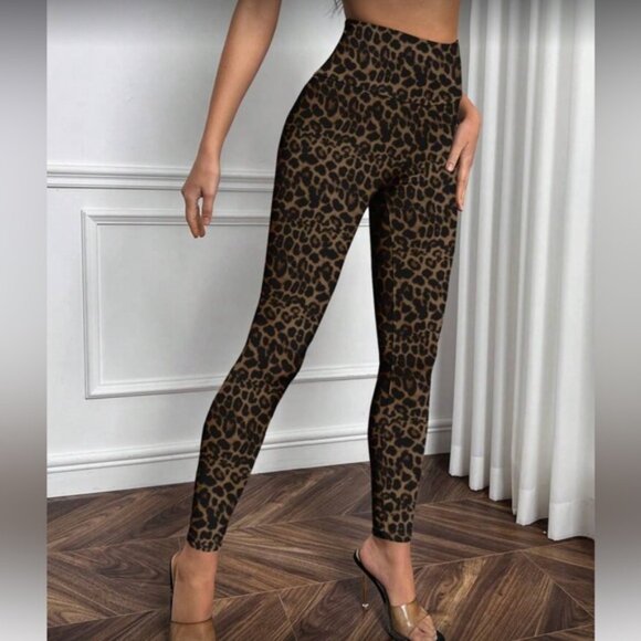 Sleek Women's Leopard Print High Waisted Leggings - Picture 6 of 6